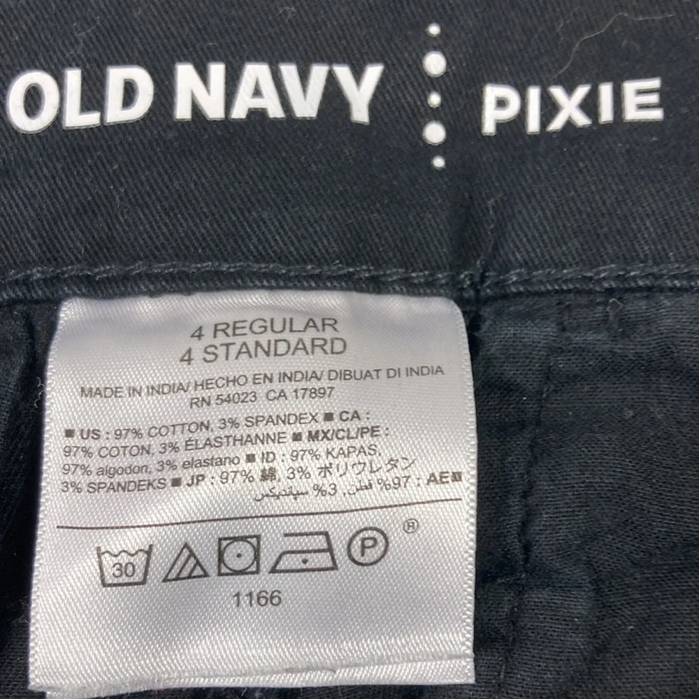 Old Navy Shorts Women Size 4R Black Pixie Button & Zipper Pockets